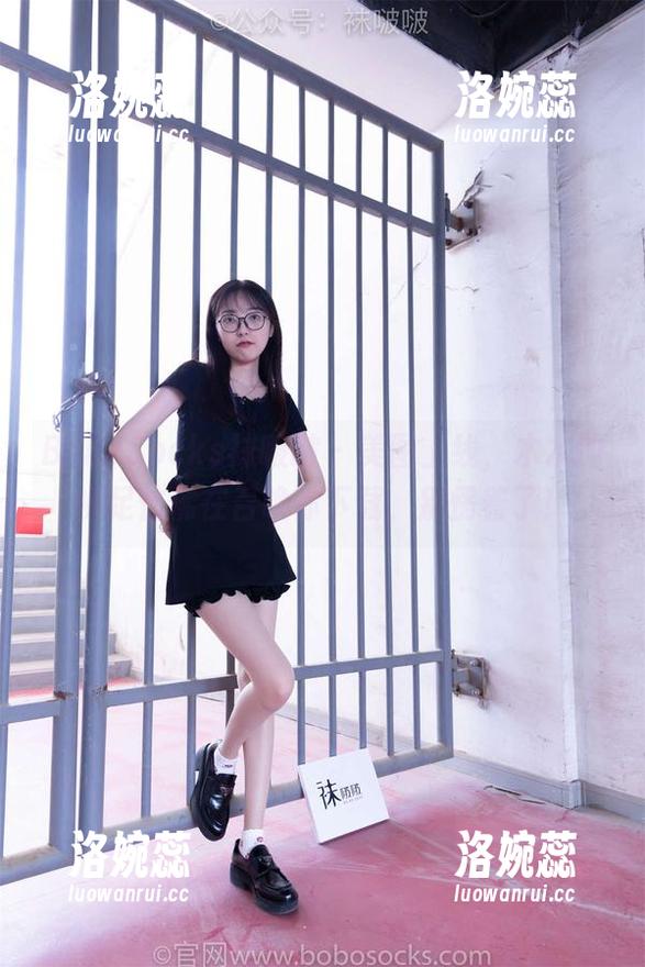 BoBoSocks袜啵啵 - 美图上线，木木的裸足仿佛在召唤你下载，别愣着了！