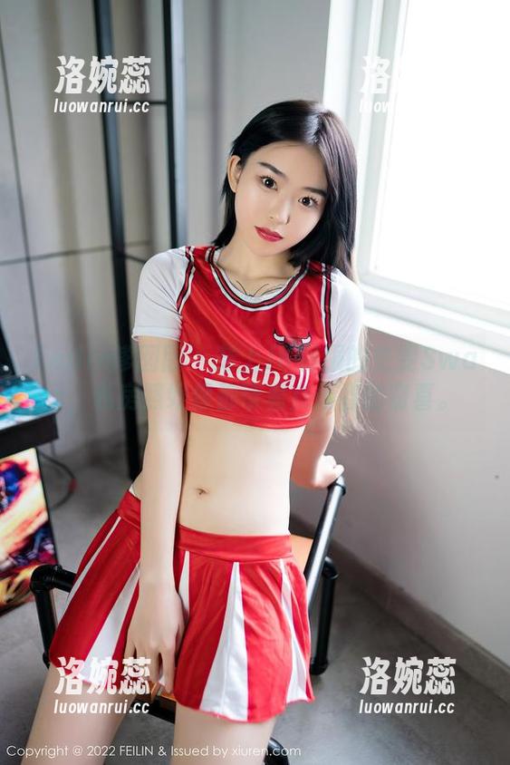 Feilin嗲囡囡 - 穿上JK制服的史雯Swan，私房照好像都带着点青春的窃喜。