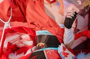 最新图库里，KuukoW姐姐的眼神透过屏幕，散发出一种暧昧的不安定感。