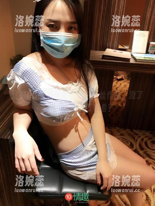 这是ROSI给大家的黑色蕾丝作品，没了圣光，谁还敢盯着看？