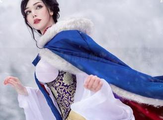 看这张，Sayathefox和吊带的火花，写真里的意外停留