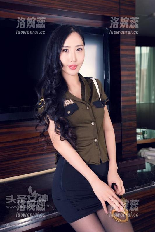 TouTiao头条女神 - 信悦儿白丝作品，果然让我对纤细之美又燃起了小小的兴趣！