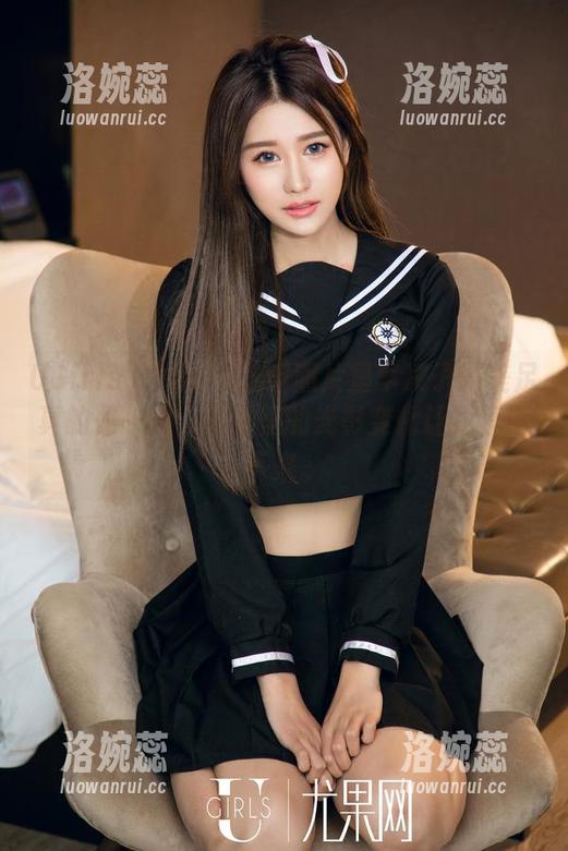 UGirls尤果网 - 这组照片里李凌子的美足真的是一绝，原图里的光影变化让我停不下来。