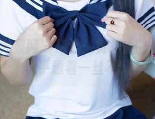 UGirls尤果网 - 精选：霓梓心的修女写真，似乎透着一丝不羁？