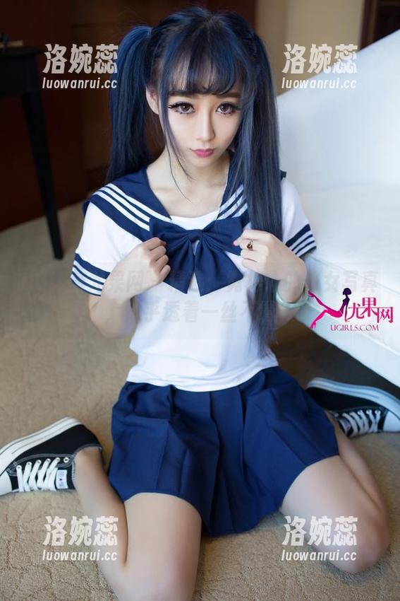 UGirls尤果网 - 精选：霓梓心的修女写真，似乎透着一丝不羁？