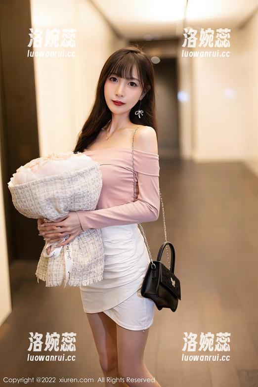 Xiuren秀人网 - 说好的无圣光，油亮的悦悦姐却让人觉得，这才是豪华光影秀场！