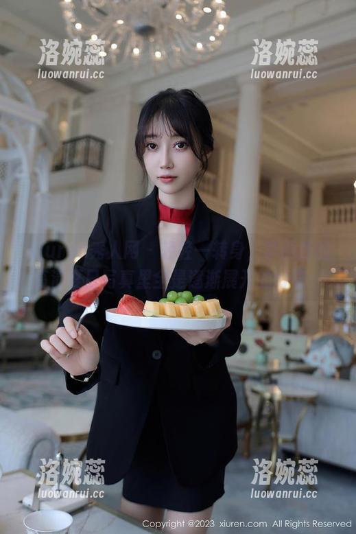 Xiuren秀人网 - 轻轻一转身，李丽莎的高清夏日写真里全是逐渐展开的好奇…