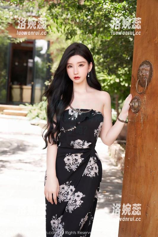 Xiuren秀人网 - 杏子Yada的无圣光写真，温柔得像一束刚开的花，没人注意到了吗？