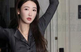 Xiuren秀人网 - 在樱桃小阑子最新高清美图中，某个秘密大概就悄悄在那里等着。