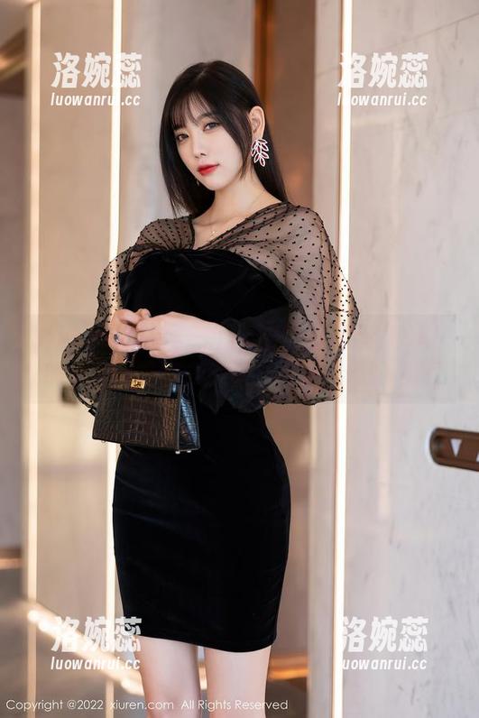 Xiuren秀人网 - 下载这张陈雅漫VICKY的礼服写真有多羞耻？来问问你的心吧