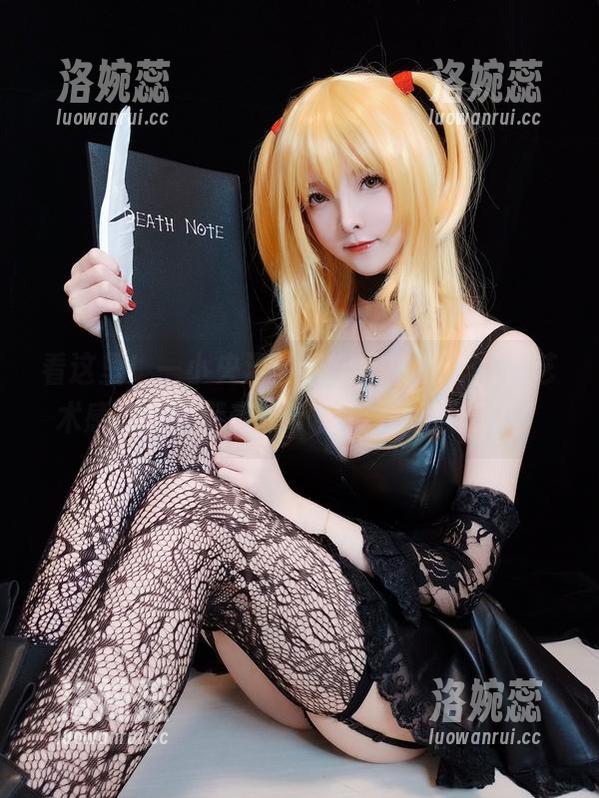看这里！一小央泽黑白全集中的作品，艺术感都是个谐音梗，我要开始联想了！