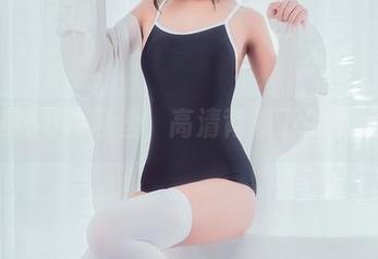 看三度69的黑丝，高清背景下的腿型师！