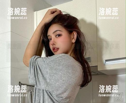 微密圈 - 套图里的小恶魔，于芷晴逗趣的一面等你来解锁。