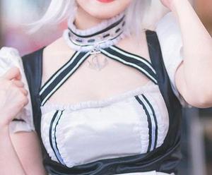 海边的亚缇arty，图册中竟有些“小尴尬”