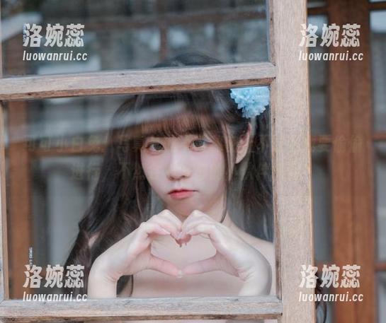 可可小白兔：写真从此不再秘密，不过下载要偷偷进行，不然会被好奇的小伙伴抓到！