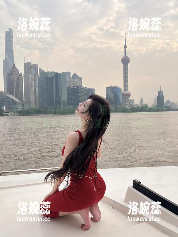 微密圈 - 白衬衫合集：周妍希的优雅秘诀，谁能猜到其实她只是出门买个奶茶？
