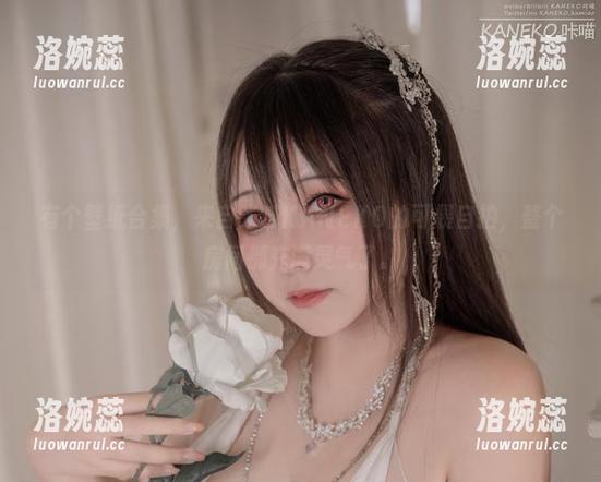 有个壁纸合集，来自咔喵KANEKO的可畏自拍，整个房间都充满灵气了。
