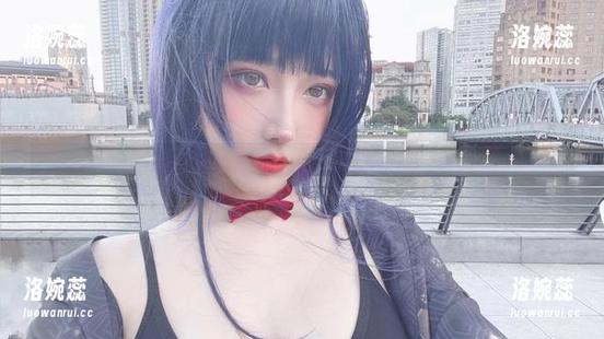 啾小妍的全套暗夜猫女写真，晚上太害羞了吧。