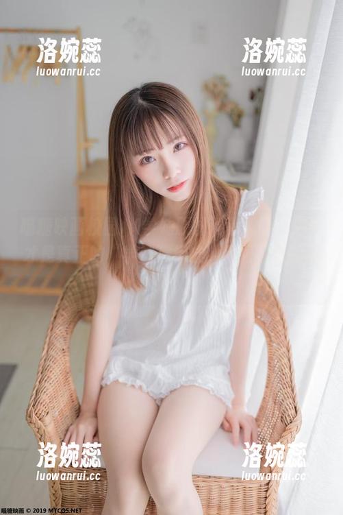 喵糖映画校园JK学妹原图精选，呃，这身才是真正的“学妹”标准，不同寻常的迷人。