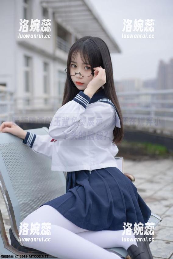 喵糖映画的玉背免费展示，谁还在嫌弃小丫头的脑袋？