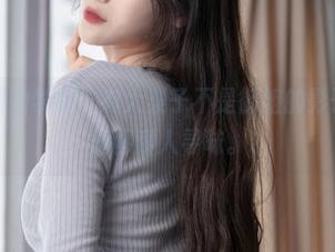深藏不露的学姐，有大梨子不是御姐的影子，这图真够耐人寻味。