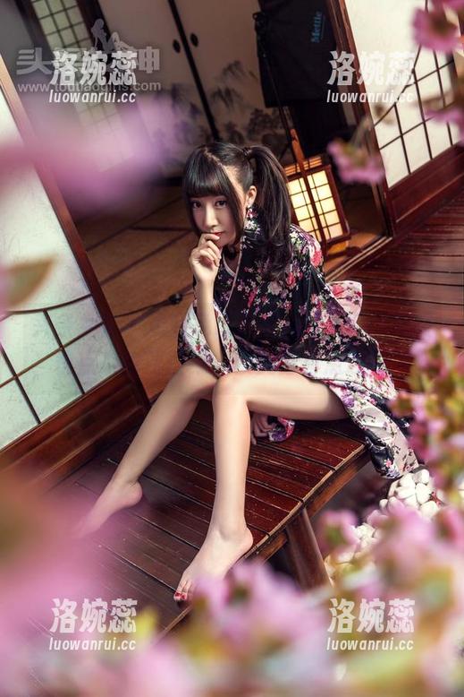 头条女神 - 粉红色调的杨漫妮baby礼服，快点来免费图集，被美得有点迷糊了。