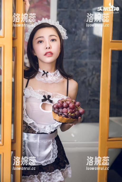 头条女神 - 专业气场全开：火儿职业装写真作品，下载先穿上！