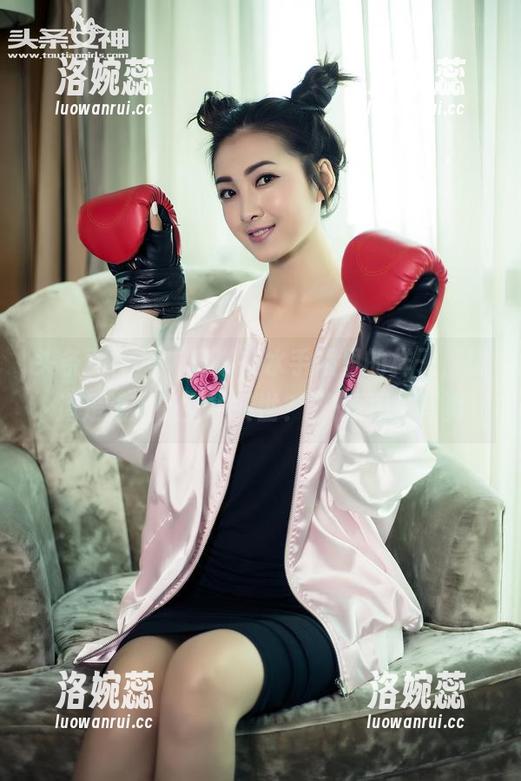 头条女神 - “琳琳在水手服里的样子，难道是海上的女神转世？”-原图、写真
