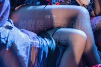 “无圣光”的默契，安食Ajiki的毛衣召唤十二分的柔和。