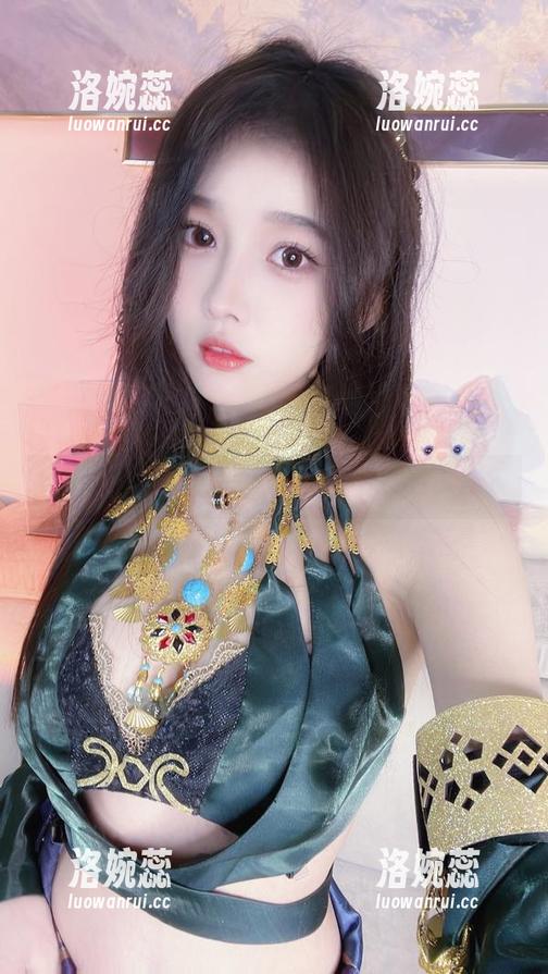 小小奶瓶儿短裤写真，图册里的性能车？