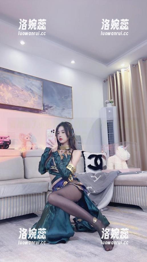 谁撩到了小小奶瓶儿的修女图包！这美图简直是大胆尝试～