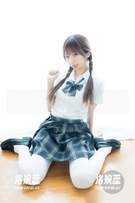 少女秩序 - 小满图集：你相信吗？一双丝袜也能引发的内心戏