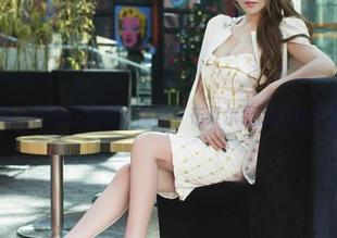尤果网 - 行走在边缘的福利：布莱尔昆娜的办公室魅力
