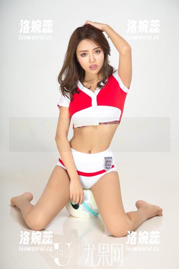 尤果网 - 这组写真真让人想冲过去问，CoCo袜子是在哪里买的？