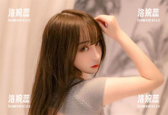 久等了，尤猫醒醒ovo的泳衣写真终于来了！快来下载，保证你也想试试！