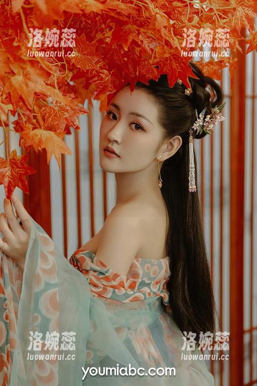 尤蜜荟 - 想免费获取H杯陈若初的自拍套图？快来这边！