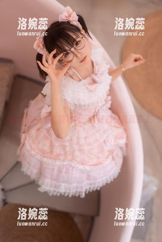 幼水铃衣的私房写真，长腿都快成赢家了