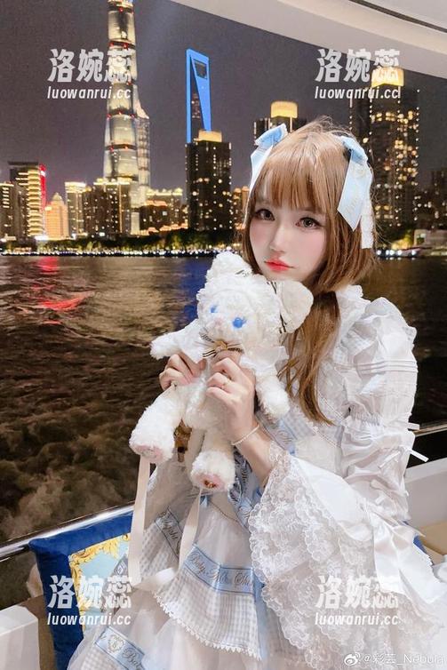 高清原图里的彩芸_Nebula和奥古斯特，让你边舔屏边想：这才是真爱！