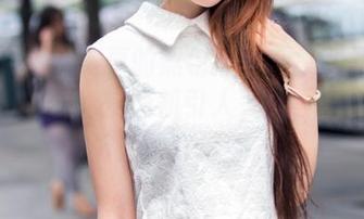 推女郎 - 艾栗栗的黑色照片合集就像一首低调的小调，安静却引人入胜，每张都能掀起些许波澜。