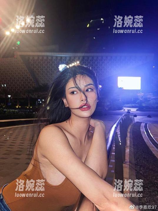 微密圈 - 李嘉欣97的全套“红色伊人”图集，让红色在你的审美中又炫又炸！