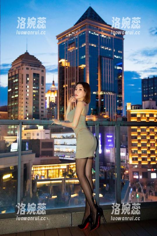 微密圈 - 在线更新！果儿Victoria的女王气场图集，让人想多看几眼。