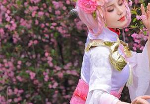 哇哦，桃暖酱最新雷姆写真，仿佛在讲述一场不太正式的约会。