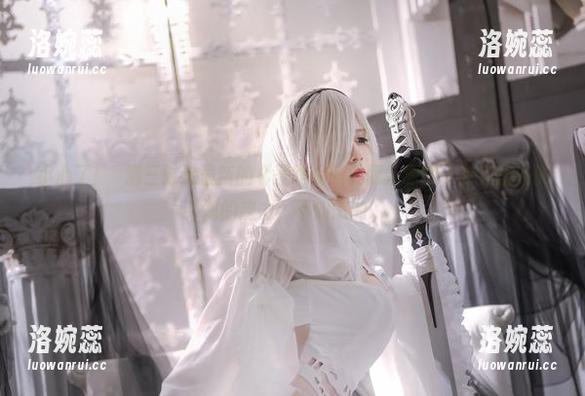 小心了！桜满三时这最新的《圣路易斯礼服》原图，有种让人恍惚的魔力，不知怎的...