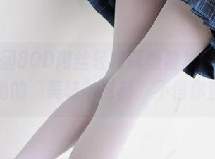 森萝财团80D肉丝轻松踩爆薯片，图包里全是她的“美味”时刻，不信你查查！