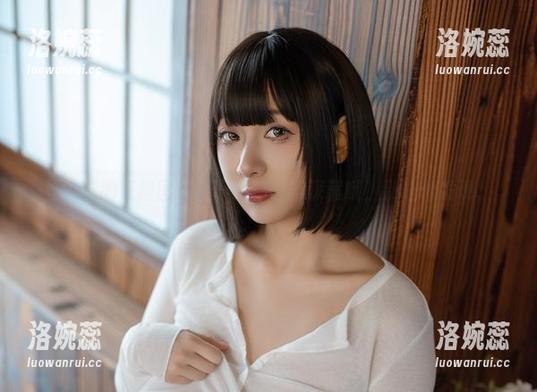 浅安安的红裙图包，下载后记得深藏哦，别让他发现。