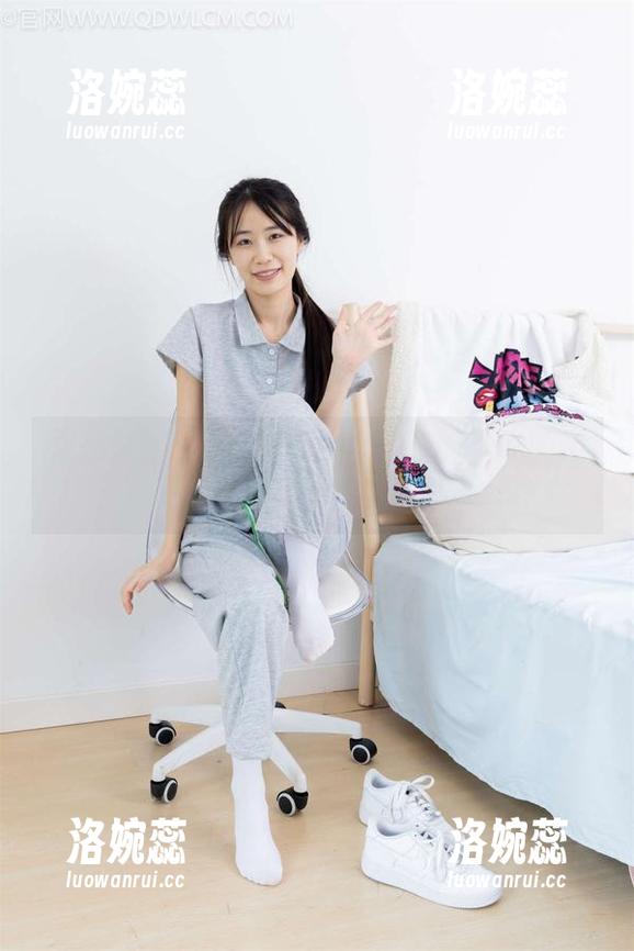 物恋传媒 - 菜菜VS白裙：在无圣光的战场上比拼姿态