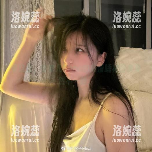 看这张，特软儿Sona的高清睡裙图集果然不一般；