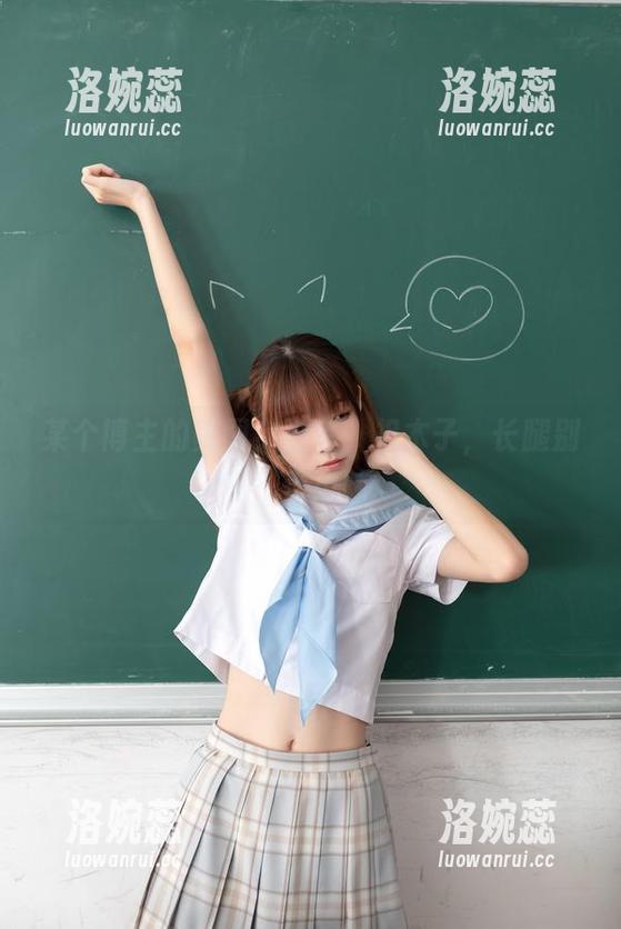 某个博主的美图实验室，祖木子，长腿别有一番风味。