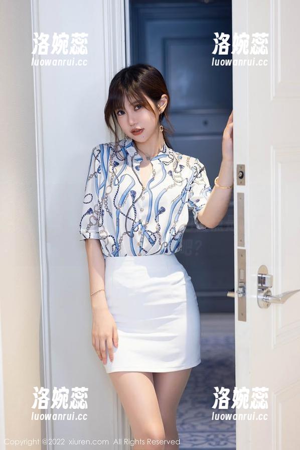 秀人网 - 九尾Ivy的水手服，原图看得我差点以为自己在船上；图包亮点是...不是鬼故事的船员吧？