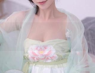 秀人网 - 刘婷婷的吊带：原图里的线条，我的眼睛都看直了！
